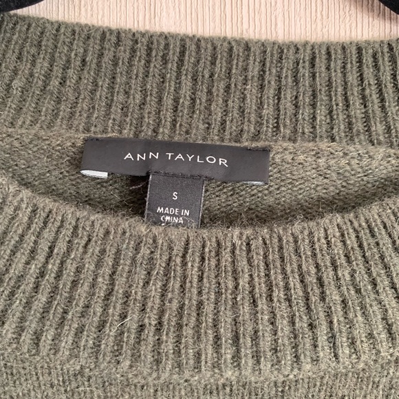 Size Small Green Ann Taylor Sweater - Picture 3 of 5